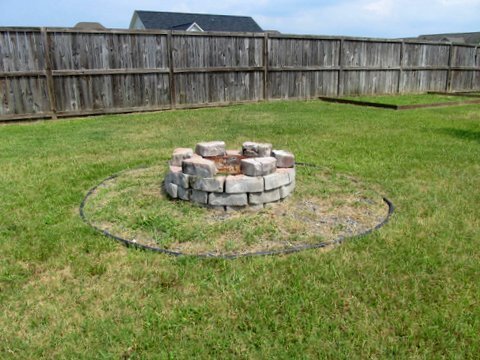 Building Photo - Beautiful 4 Bedroom Home with Spacious Bac...