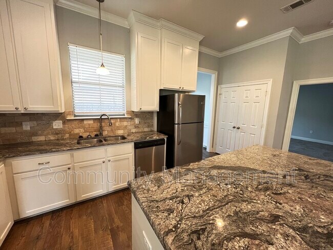 Building Photo - 8027 Seville Ct