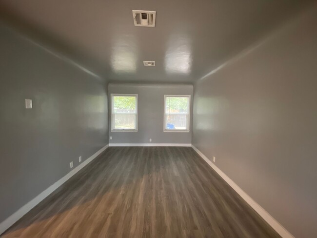 Building Photo - Follow the yellow brick to this Remodeled 2 BD 1 BA House in NE Bakersfield