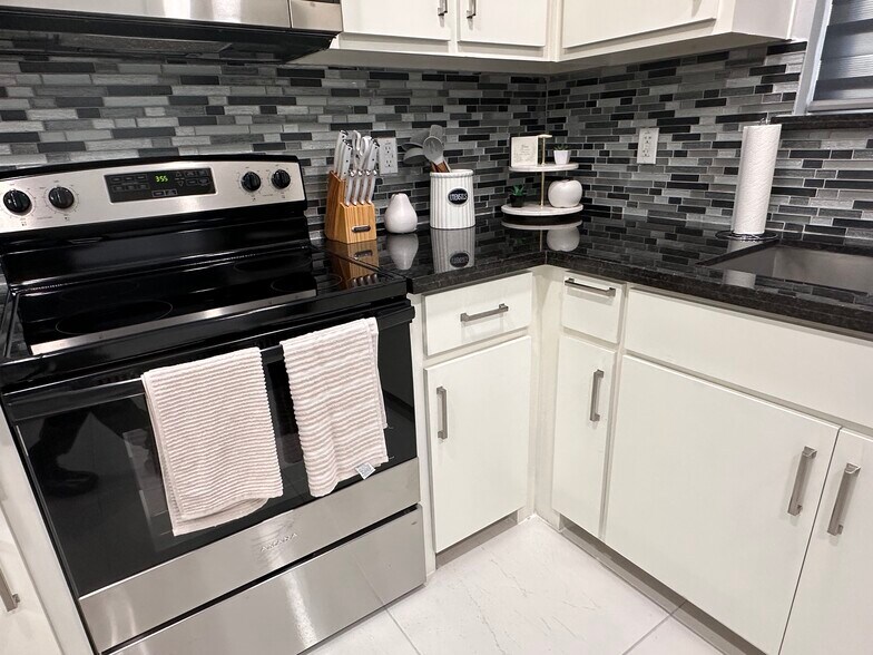 Building Photo - 2417 Indian Creek Ave