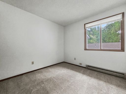 Building Photo - AVAILABLE NOW! Thoughtfully Updated Kingsgate Home with Fireplace and Fenced Yard