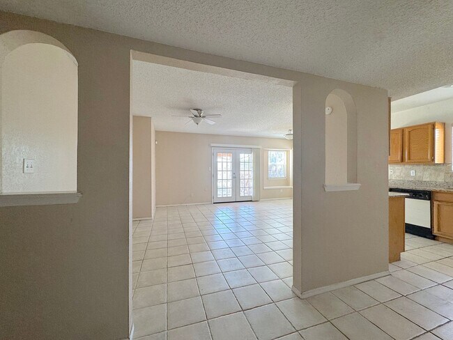 Building Photo - East El Paso 3 bed Refrig A/C!