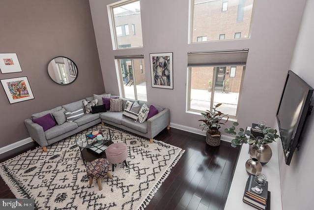 Building Photo - 1357 N Mascher St