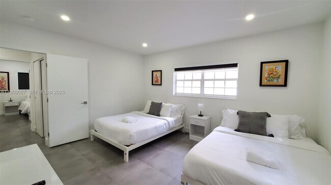 Building Photo - 510 NE 66th St