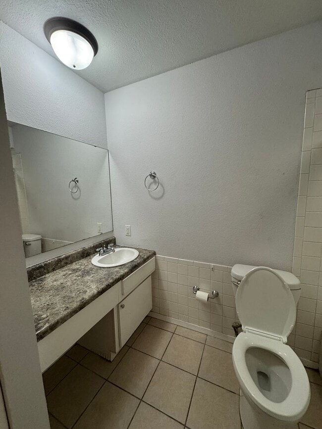 Building Photo - 5220 Jean Ave