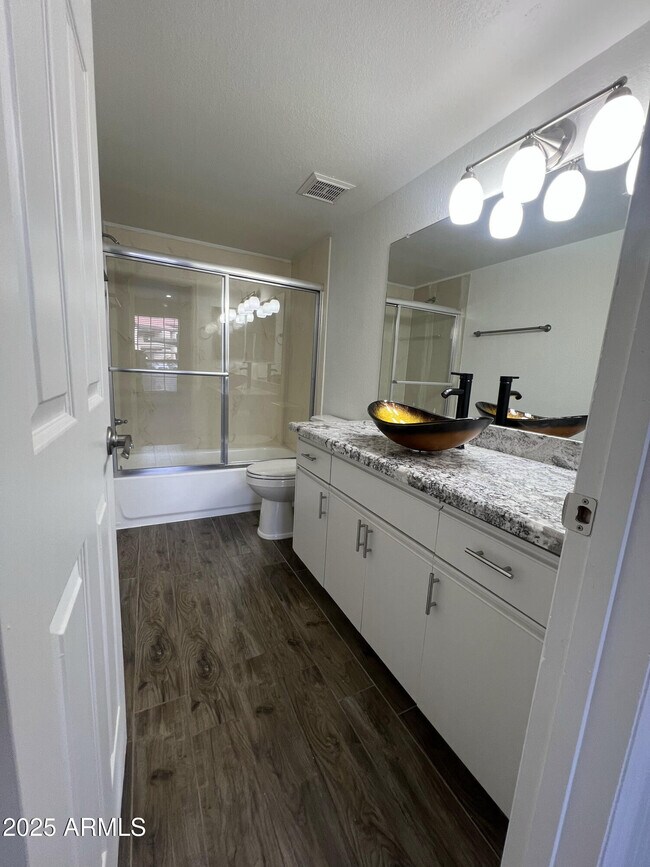 Building Photo - 1351 N Pleasant Dr