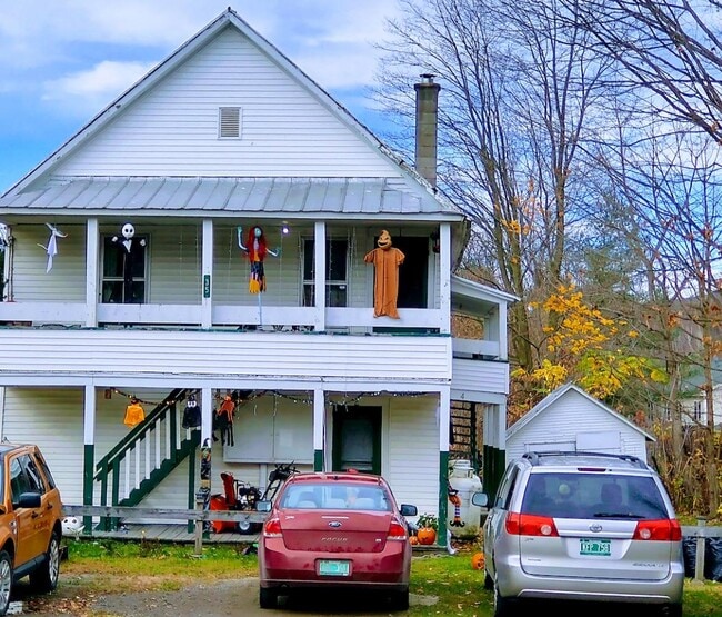 Building Photo - 35 Maple St