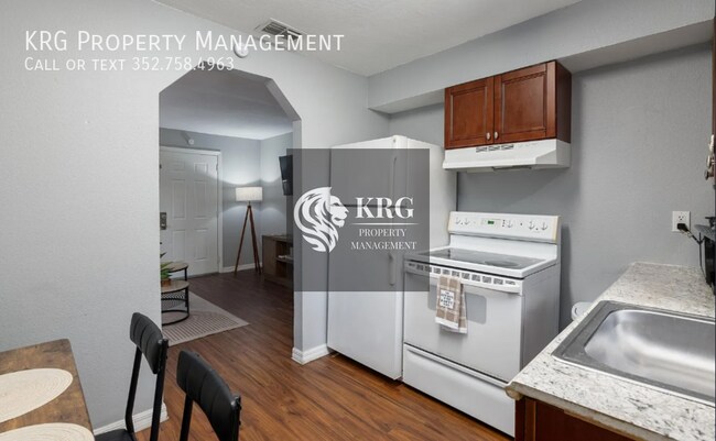 Building Photo - 5600 NE 32nd St