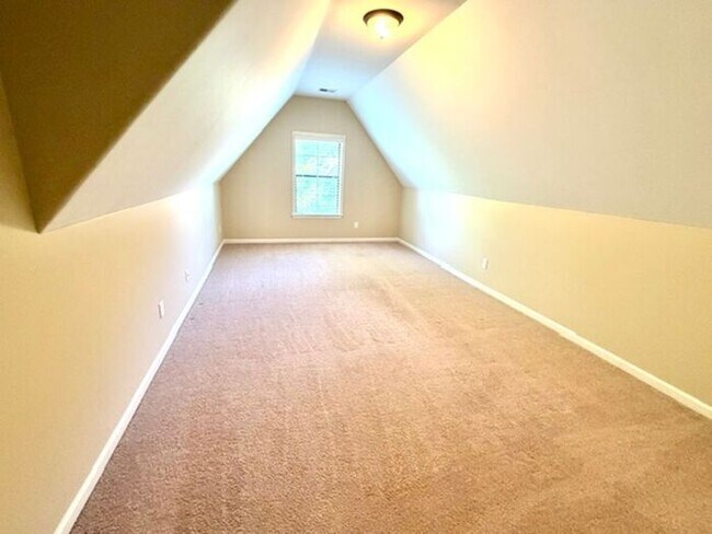 Building Photo - Now A Spacious 4 Bedroom 2 Bath Home In Cordova