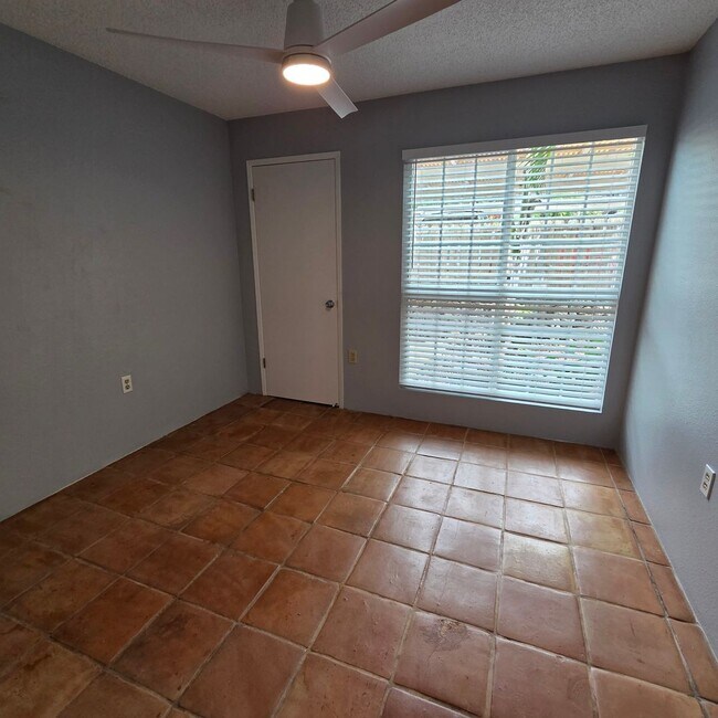 Building Photo - Downstair 2/1.5 Condo in South Kihei