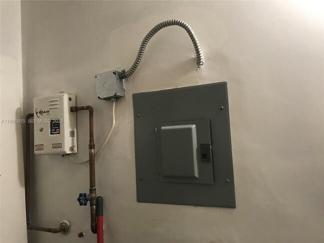 Building Photo - 14830 Naranja Lakes Blvd