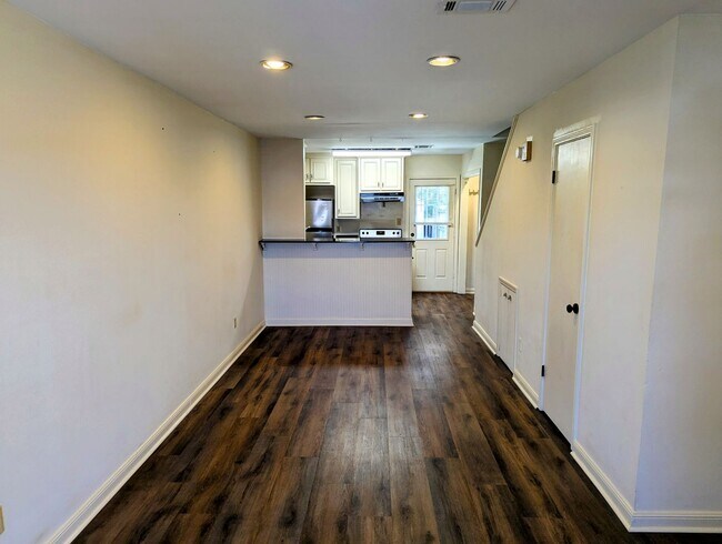 Building Photo - $500 OFF your 1st Month Rent!