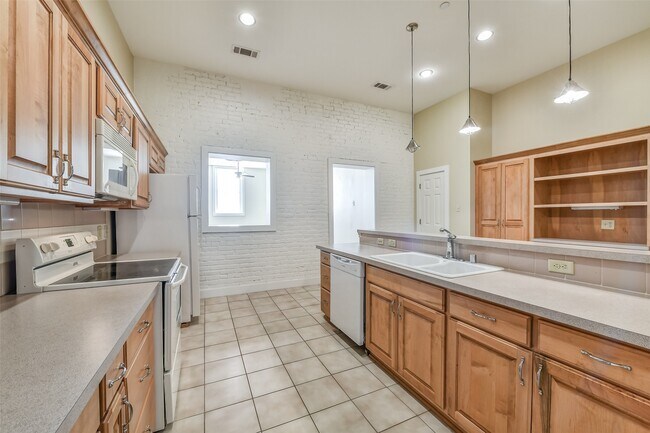 Building Photo - 2309 Harborside Dr