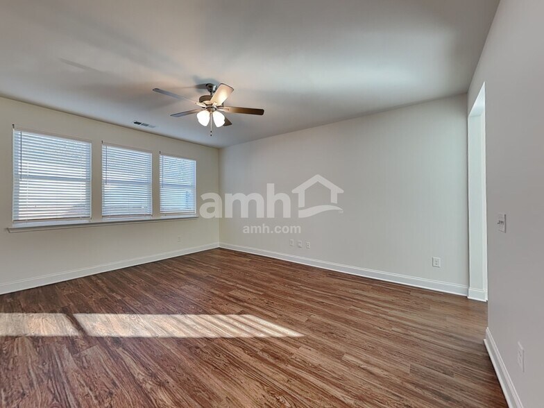 Building Photo - 119 Fairway Crossing Way