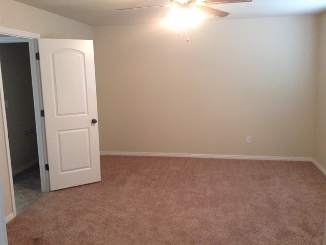 Building Photo - 10526 Doral Dr