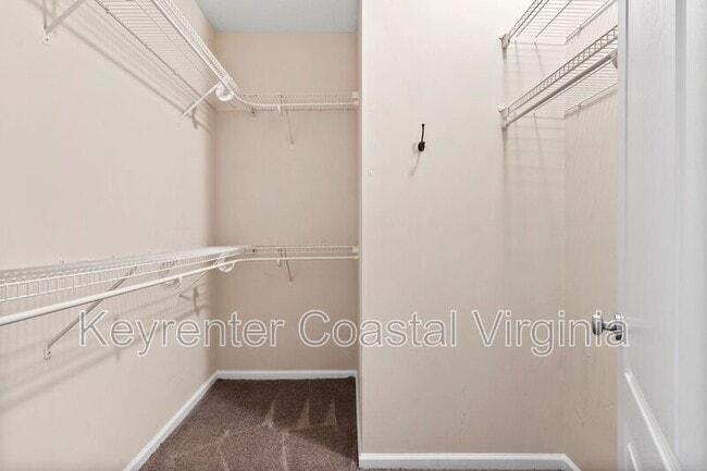 Building Photo - 1405 Broad Water Arch