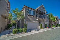 Building Photo - Charming 3-Bedroom Mariposa Townhome for R...