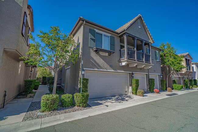 Primary Photo - Charming 3-Bedroom Mariposa Townhome for R...