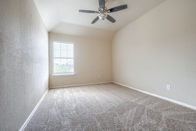 Building Photo - 5 Bedroom Home with Brand-New Carpet in Grayhawk | 3-Car Garage | Frisco ISD | Game Room