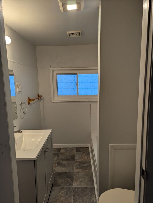 Building Photo - 225 Poplar St