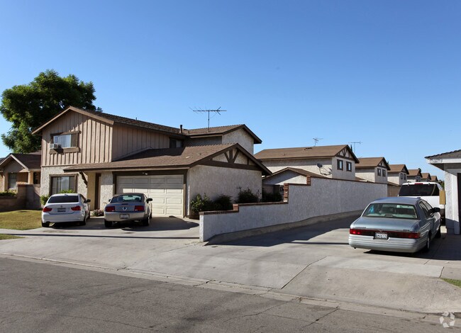 Primary Photo - 9137-9139 Park St