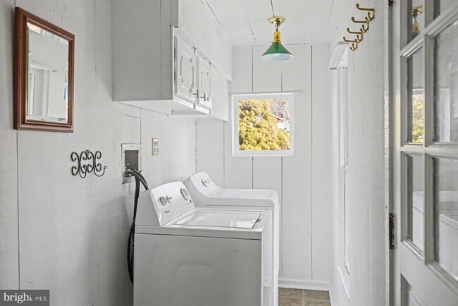 Building Photo - 739 Sergeantsville Rd