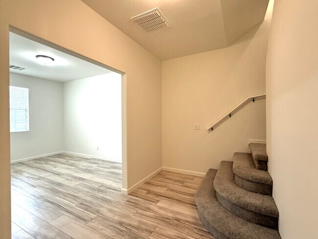 Building Photo - 3954 E Leslie Dr