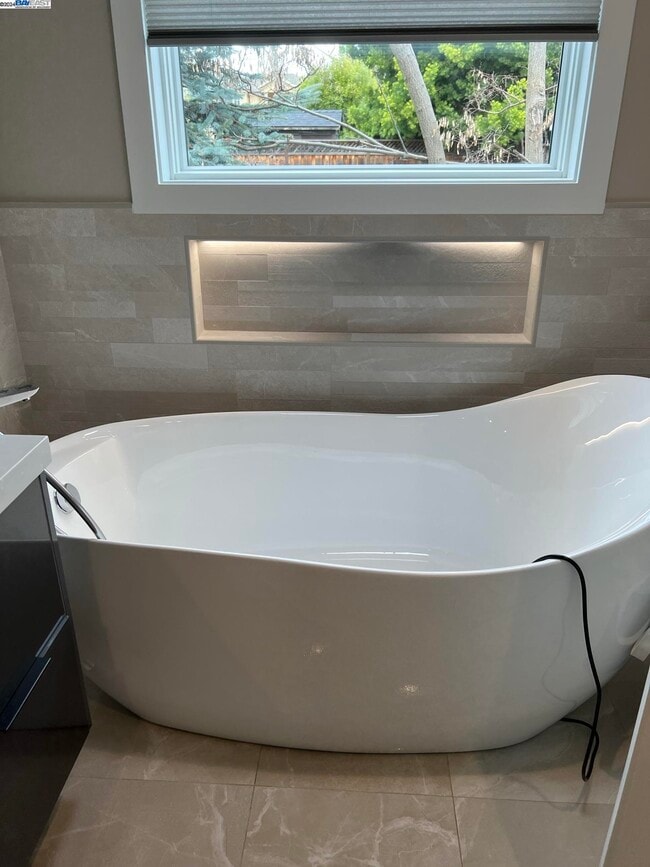 Building Photo - 466-4B1 Ruthven,Palo Alto CA 94301