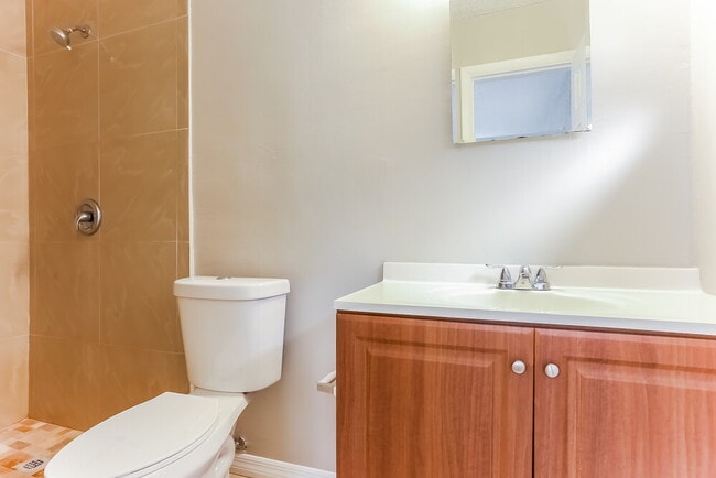 Building Photo - 710 NW 35th Ave