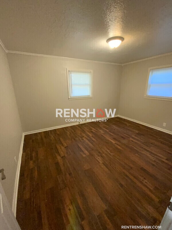 Building Photo - 212 N Poplar St