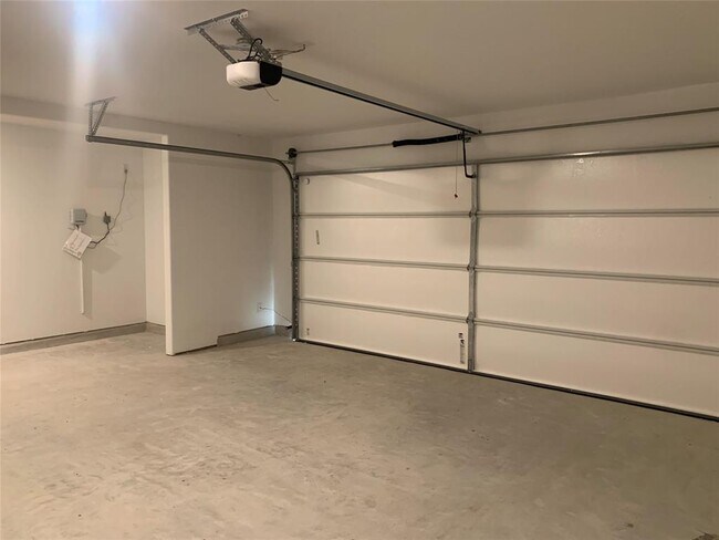 Building Photo - 530 Jack Ryan