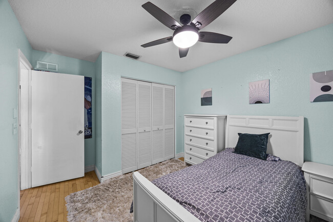 Building Photo - 1622 S Club Dr