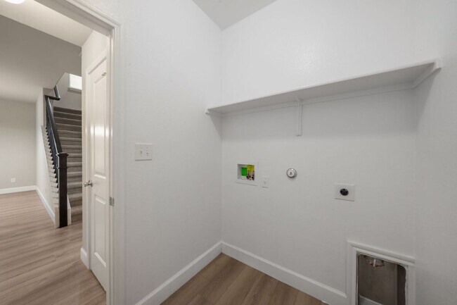 Building Photo - 6905 Etna Way