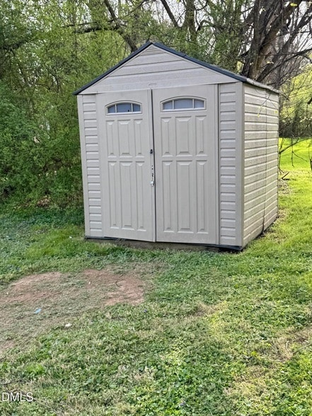 Building Photo - 52 Eastwood St