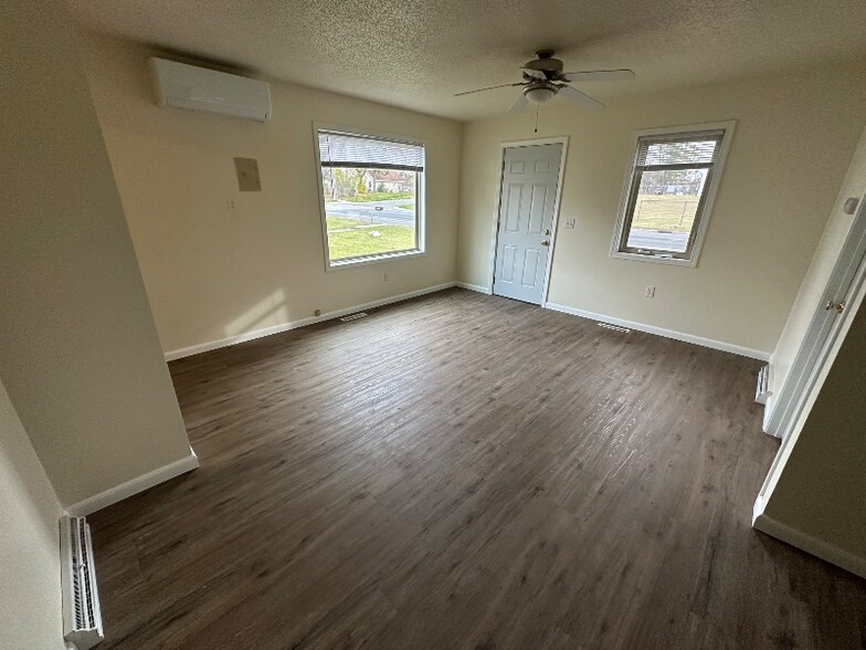 Building Photo - 1009 15th St NW