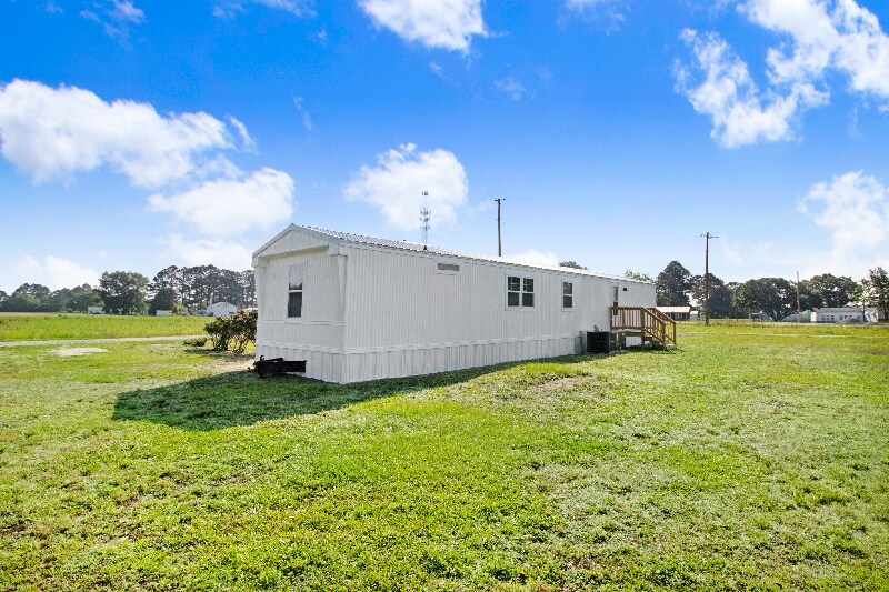 Building Photo - 2379C US13N