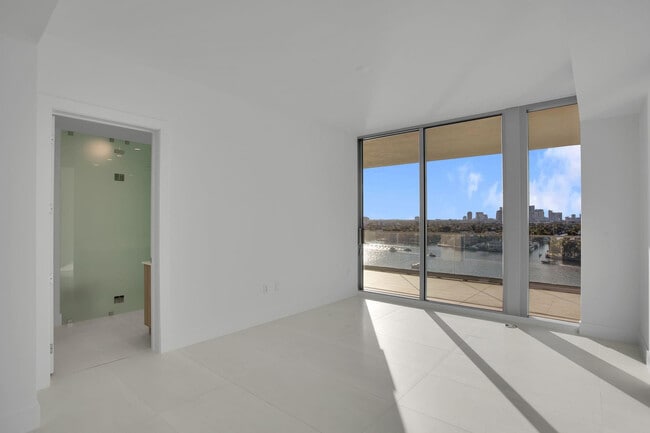 Building Photo - 153 N Seabreeze Blvd