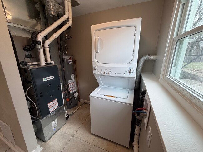 Building Photo - 109 Hickory Dr