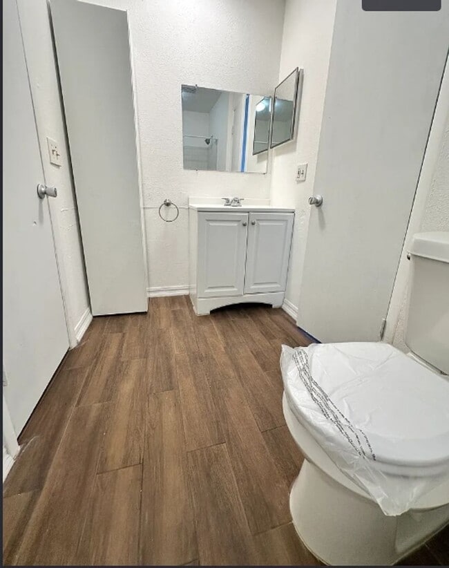 Building Photo - Beautifully Renovated 2-Bedroom, 1.5-Bathroom Townhouse in North St. Petersburg