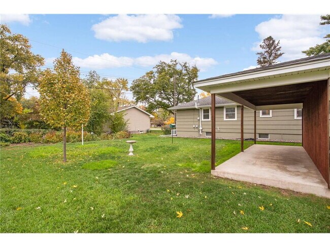Building Photo - Spacious 4BR Home in Brooklyn Park – Huge Basement & New Appliances!