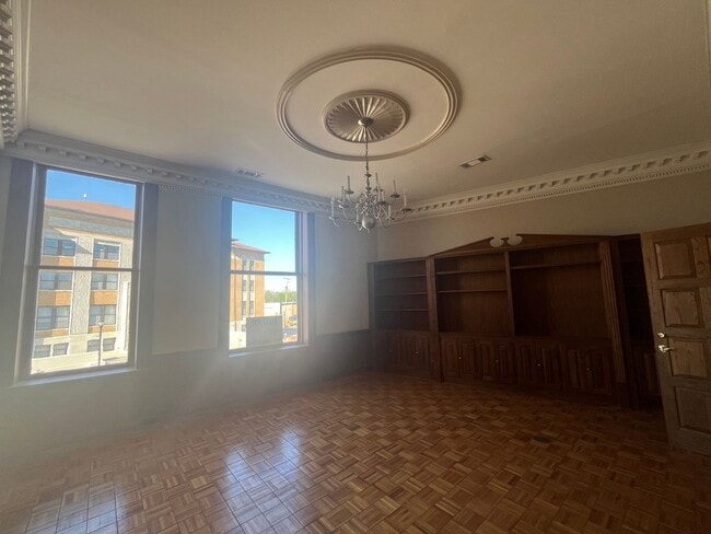 Building Photo - Commercial or residential loft unit available in Historic  Downtown Russellville