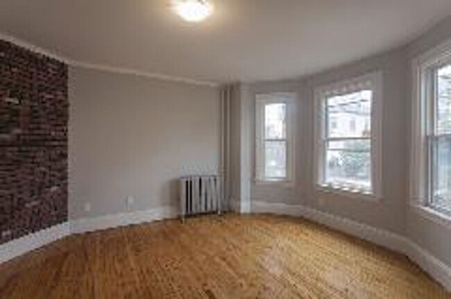 Building Photo - Porter Sq. 5 Bed 3 Bath Apartment - 9/1/26 NO BROKER FEE