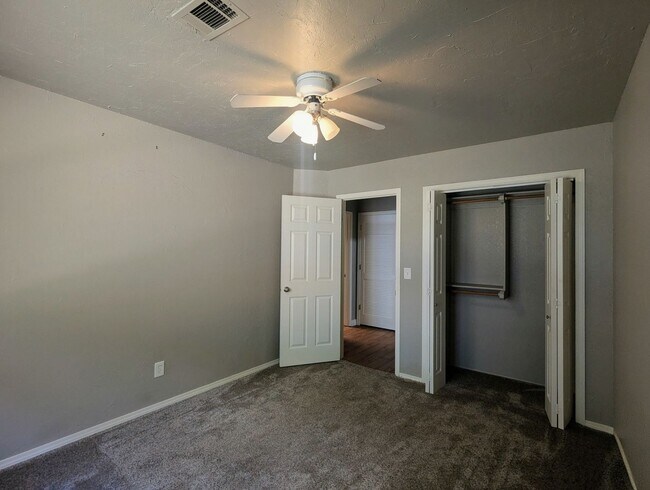 Building Photo - Well-Maintained 3 Bed Home in Edmond | Pet Friendly + Fenced Yard