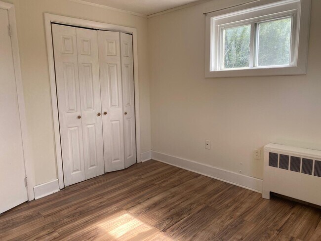 Building Photo - 320 Main St