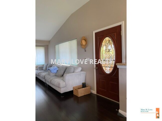 Building Photo - BEAUTIFULLY FURNISHED 3/2.5 WITH OCEAN VIEWS