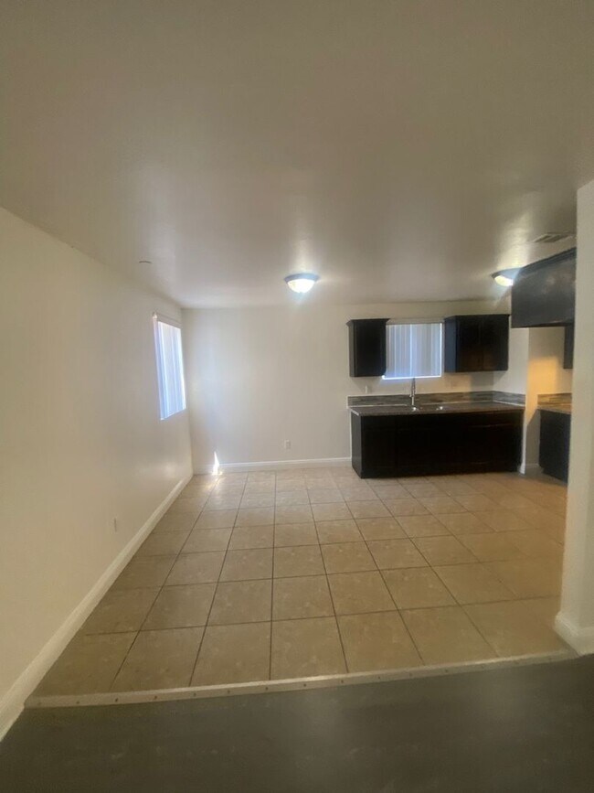 Building Photo - 76(914)
