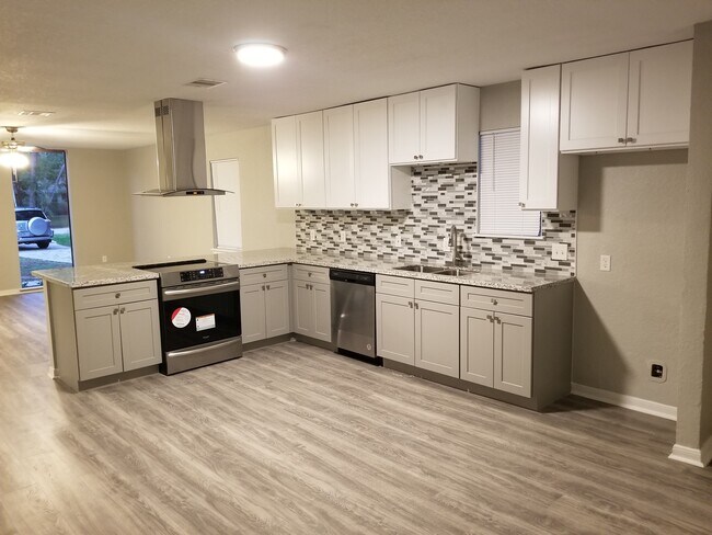 Building Photo - 1413 Sweetgum St