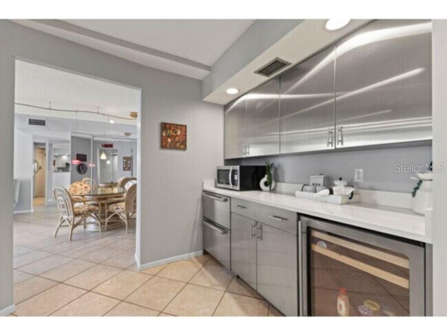 Building Photo - 1111 N Gulfstream Ave
