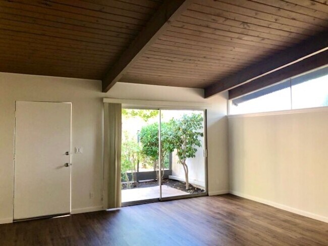 Building Photo - 3710 San Remo Dr