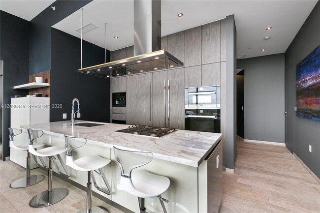 Building Photo - 2669 S Bayshore Dr